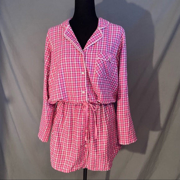 Victoria’s Secret pink and white sleepwear/robe.  Size Medium - Picture 3 of 17